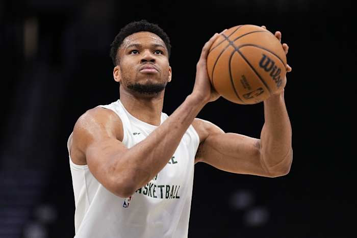 Milwaukee Bucks forward Giannis Antetokounmpo during warmups prior to the game against the Philadelphia 76ers